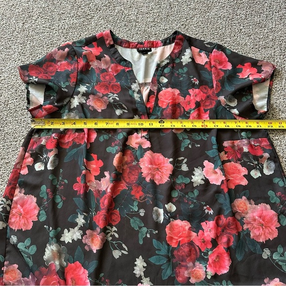 TORRID 00 0X XL Red Pink Floral Harper Tunic Top R $59 - Picture 3 of 10